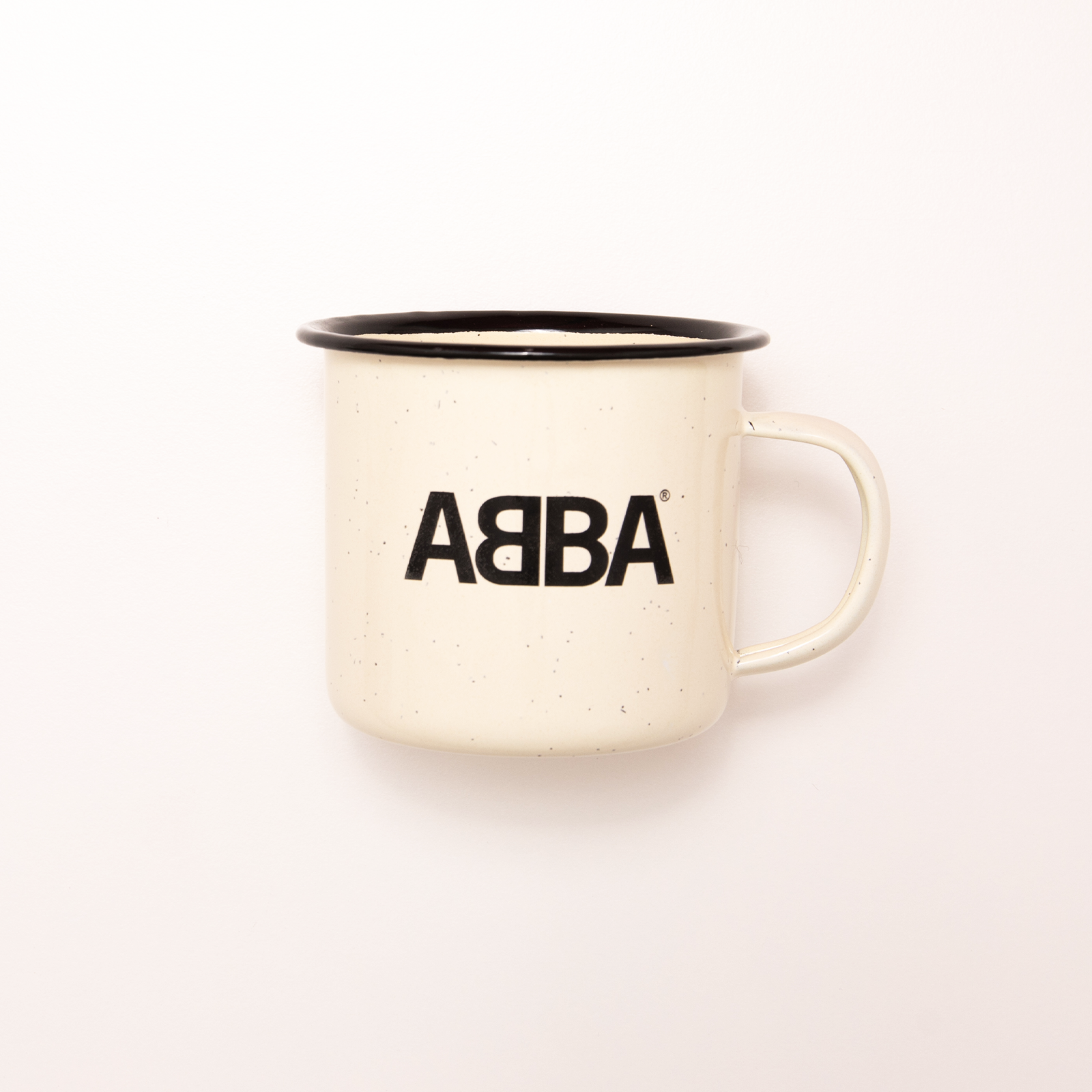 https://images.bravado.de/prod/product-assets/product-asset-data/abba/abba/products/506049/web/419110/image-thumb__419110__3000x3000_original/ABBA-The-Visitors-Mug-Tasse-weiss-506049-419110.22382d06.png