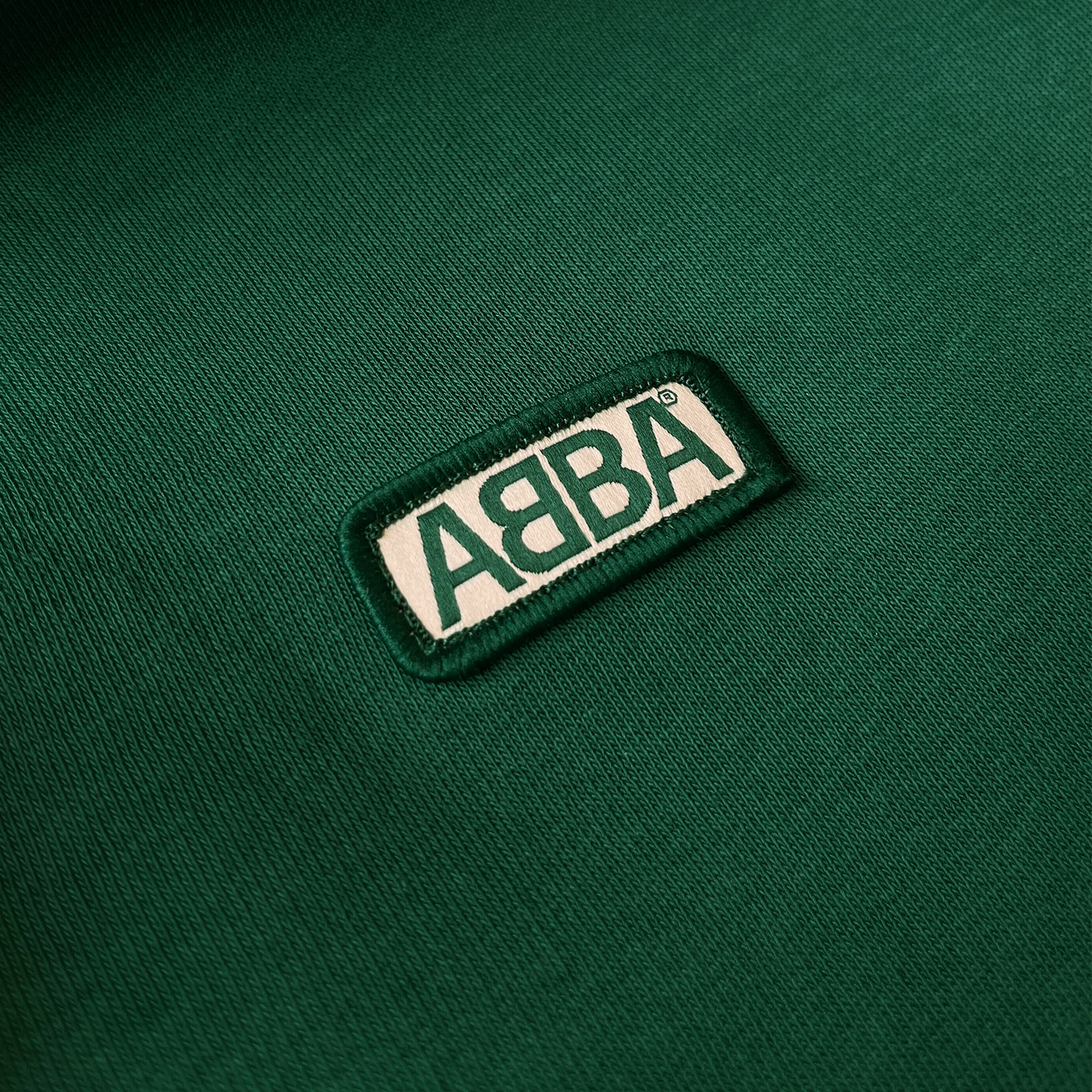 https://images.bravado.de/prod/product-assets/product-asset-data/abba/abba/products/509341/web/488932/image-thumb__488932__3000x3000_original/ABBA_ABBA-Patch-Sweatshirt-Green_Sweatshirt_s509341_o5085670_a488932_v12306295.6ba08b00.png