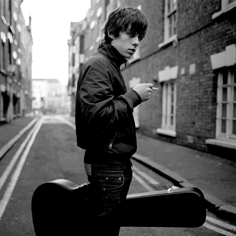 https://images.bravado.de/prod/product-assets/jake-bugg/jake-bugg/products/500786/web/360940/image-thumb__360940__3000x3000_original/Jake-Bugg-Jake-Bugg-CD-Bundle-zu-bundeln-500786-360940.69dbf37a.png