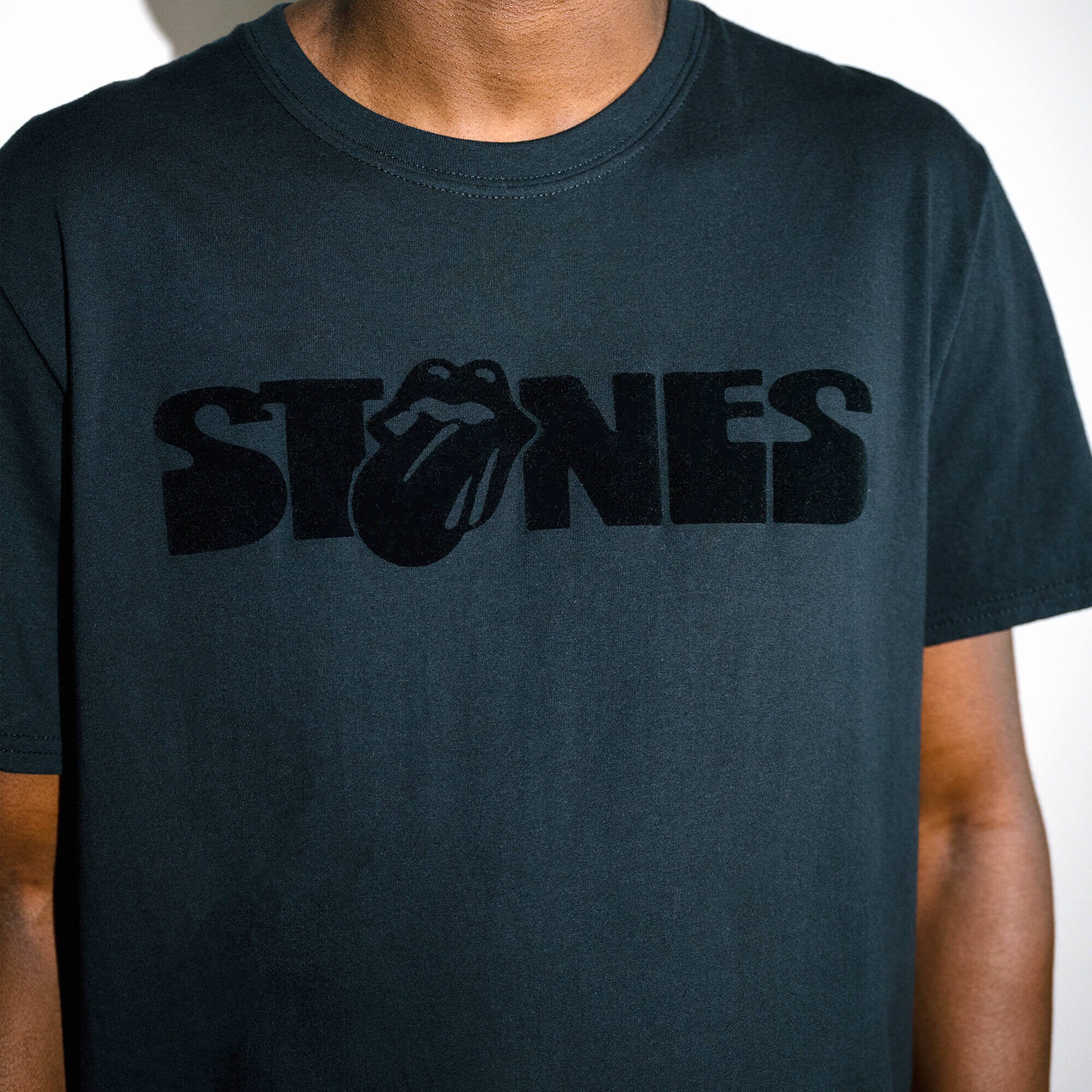 https://images.bravado.de/prod/product-assets/product-asset-data/rolling-stones-the/the-rolling-stones/products/139931/web/305251/image-thumb__305251__3000x3000_original/The-Rolling-Stones-Paint-it-Black-T-Shirt-schwarz-139931-305251.ec06b09f.jpg