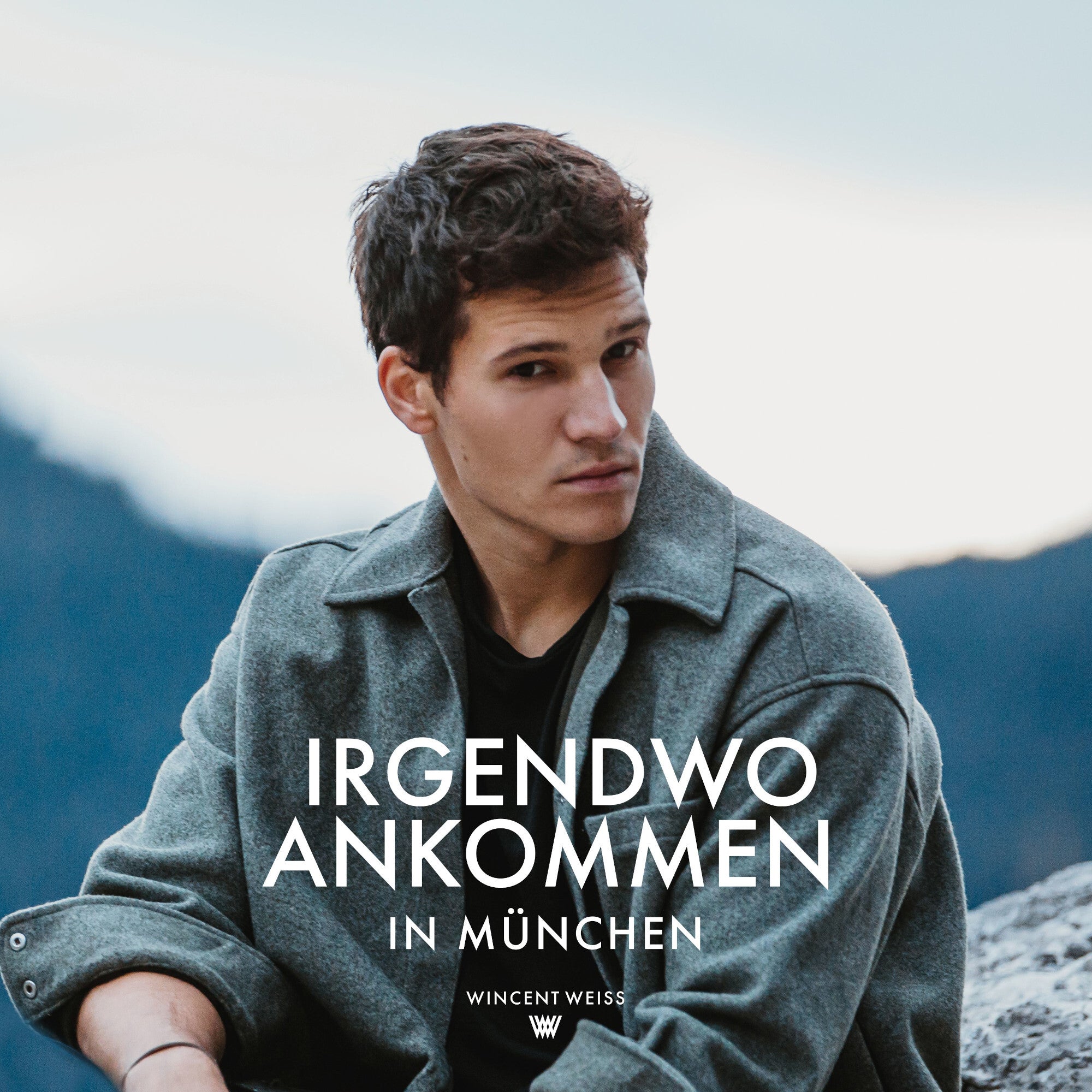 https://images.bravado.de/prod/product-assets/product-asset-data/wincent-weiss/wincent-weiss-d2c-tt/products/503595/web/389579/image-thumb__389579__3000x3000_original/Wincent-Weiss-Irgendwo-Ankommen-CD-Album-503595-389579.01e00715.jpg